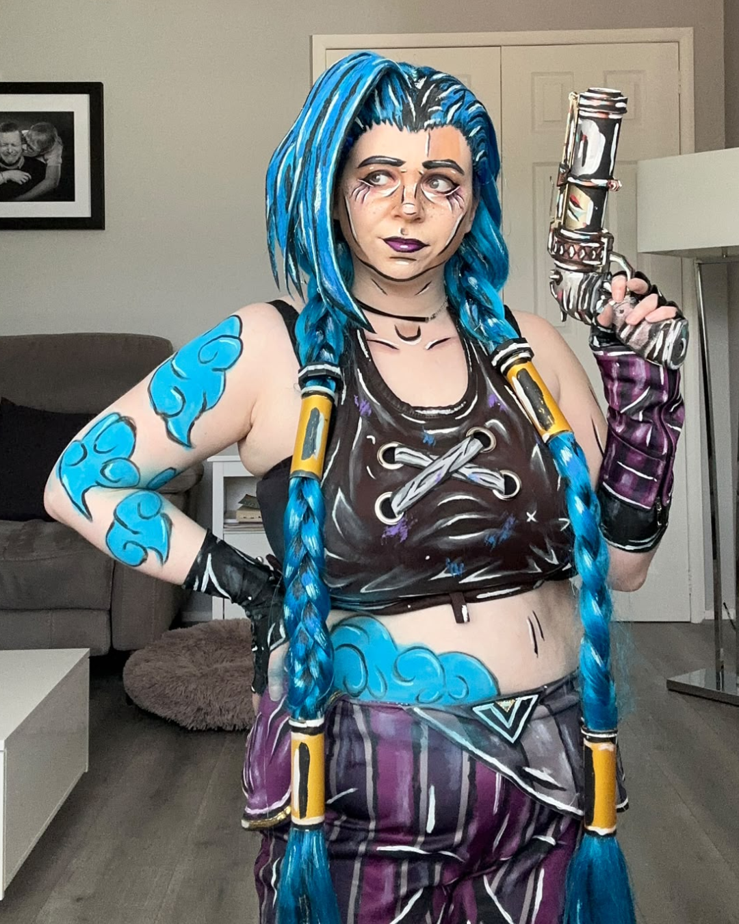 Celshaded Jinx cosplayer looking away