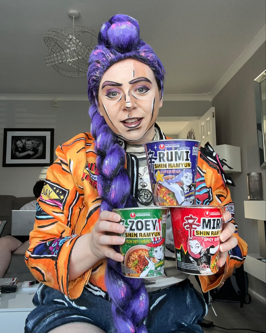 Image of celshaded Rumi cosplay with Kpop Demon Hunters Ramyun