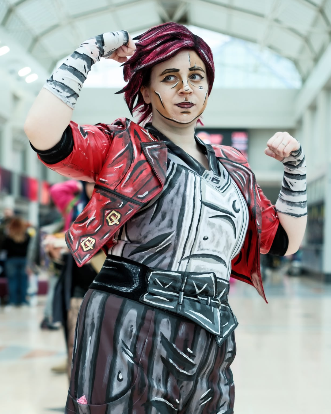 Celshaded Vi cosplayer flexing