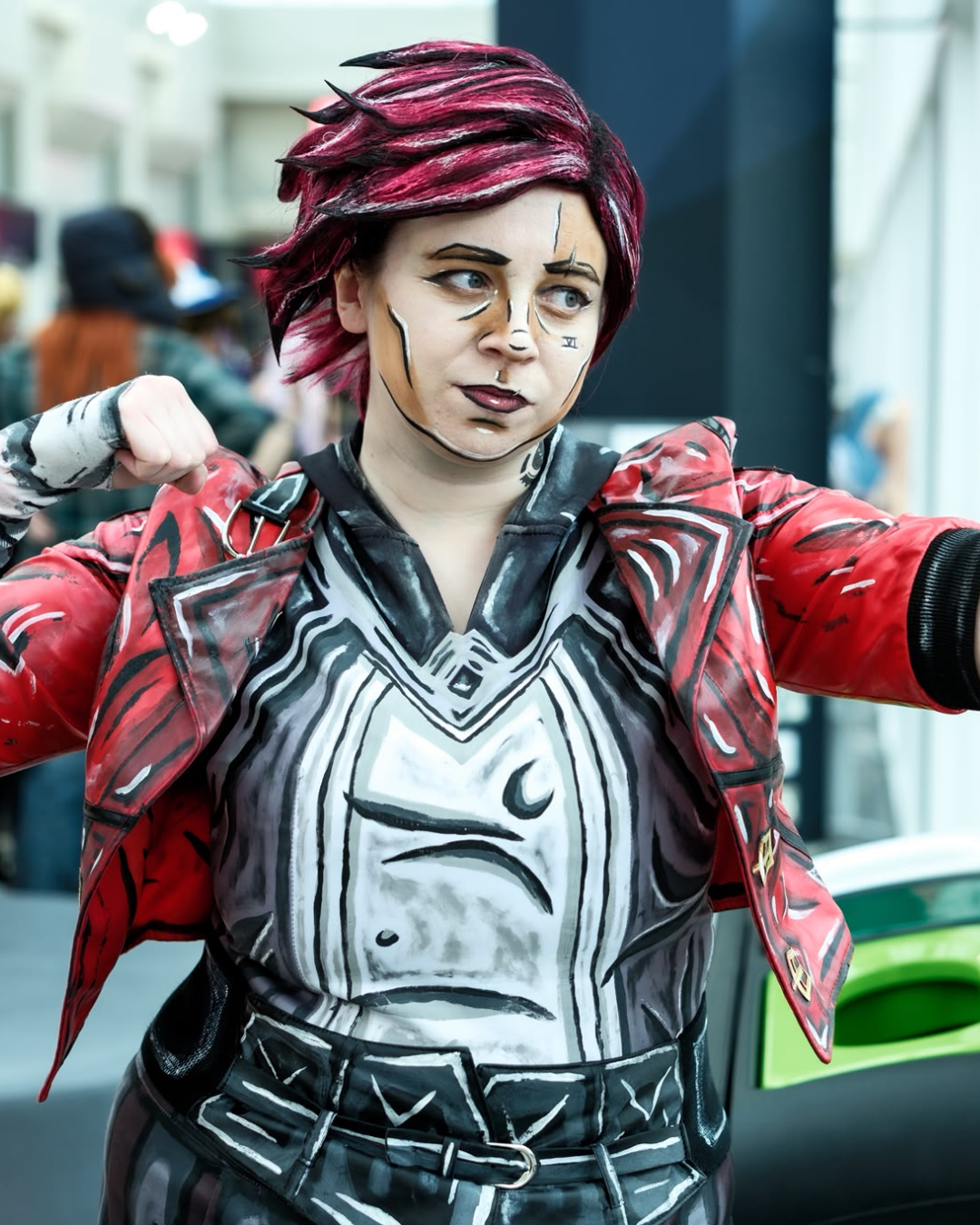 Celshaded Vi cosplayer ready for battle