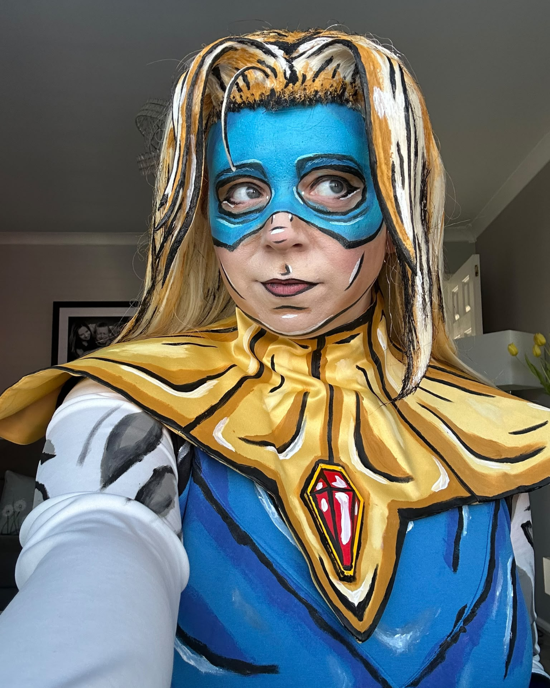 Celshaded Blonde Blazer cosplay selfie